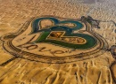 Hồ hình trái tim trên sa mạc ở Dubai